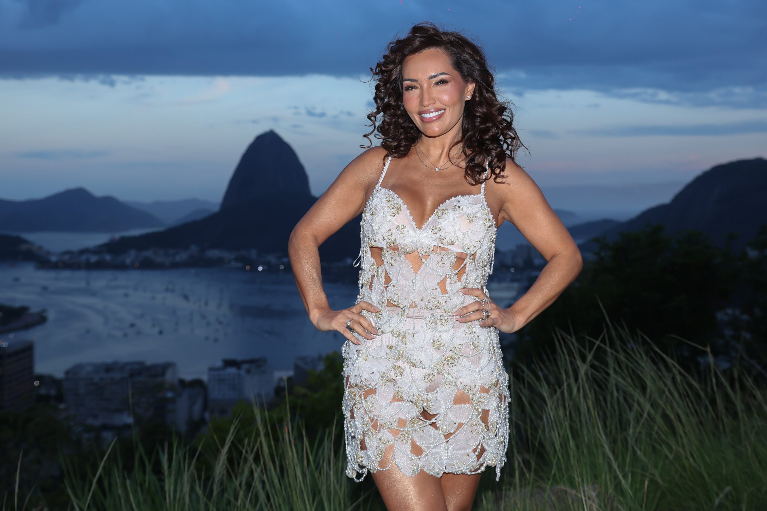 Karinah celebra lançamento do clipe de “Ripiei” com roda de samba no Mirante do Pedrão.