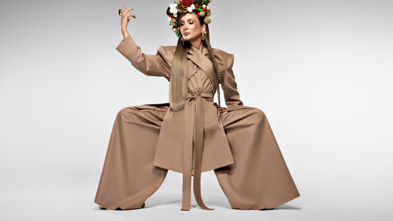 Claudia Leitte lança versão ao vivo de “Plugin da bagaceira” e anuncia tema do seu carnaval 2026.