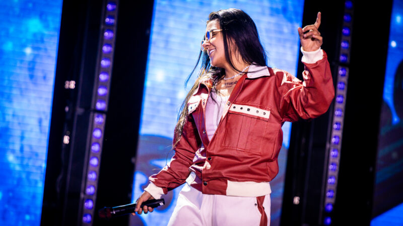 Yasmin Santos inicia o ano apostando em sua “Intuição” e divulga o primeiro volume do novo projeto.