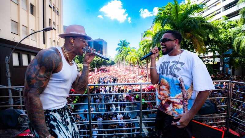 Yan agita multidão um dos maiores blocos de carnaval do Rio ao lado de Leo Santana.