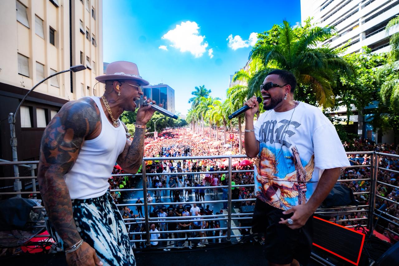 Yan agita multidão um dos maiores blocos de carnaval do Rio ao lado de Leo Santana.