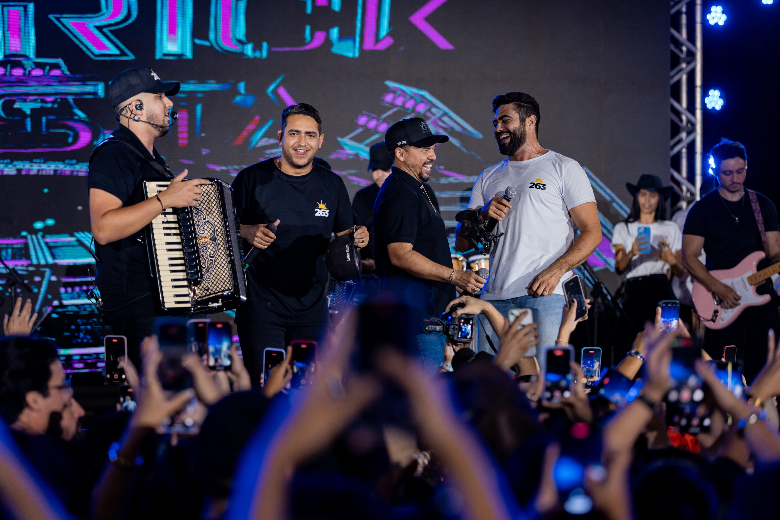 Forró e sertanejo juntos: Patrick Costa revive grandes sucessos ao lado de Henrique & Juliano e Xand Avião.