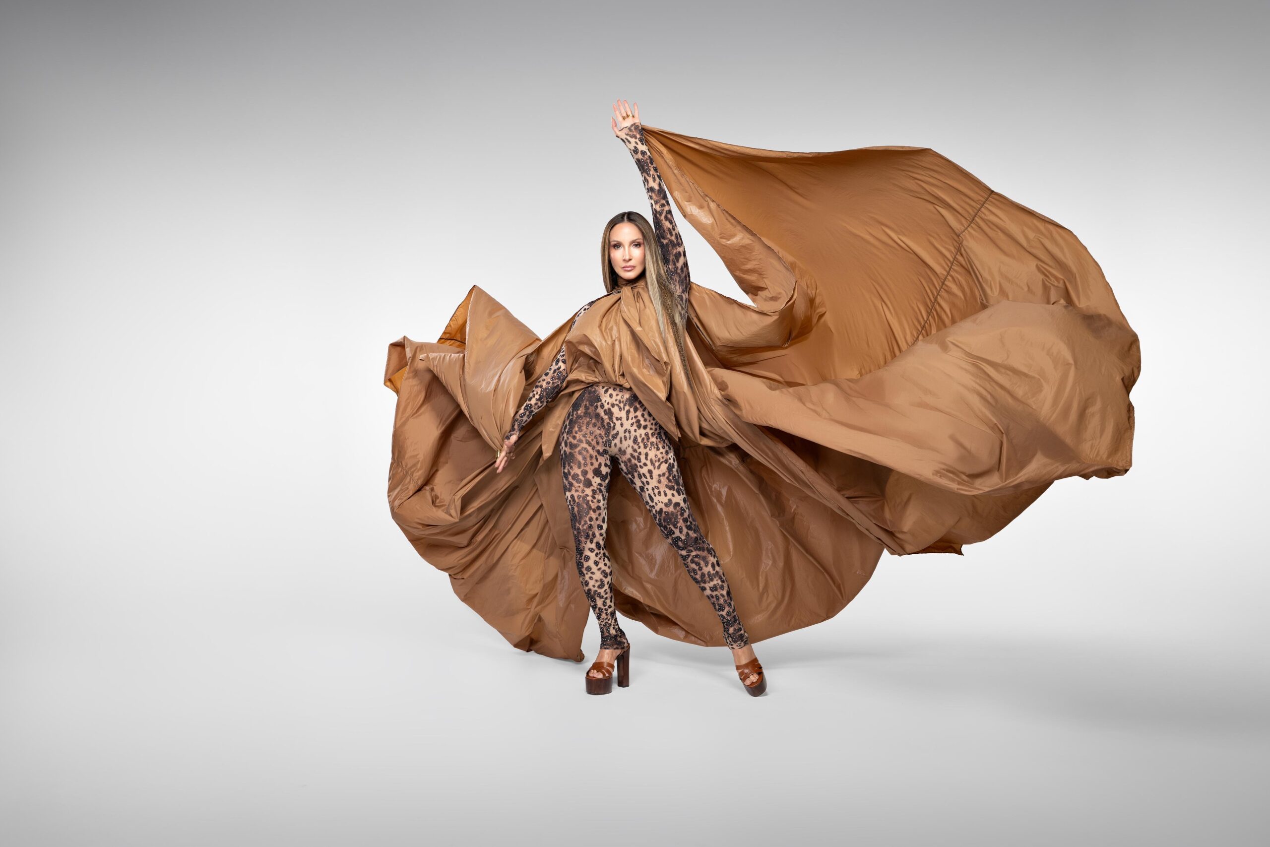 Claudia Leitte lança capítulo final do álbum “ESPECIARIAS” com cinco canções inéditas.