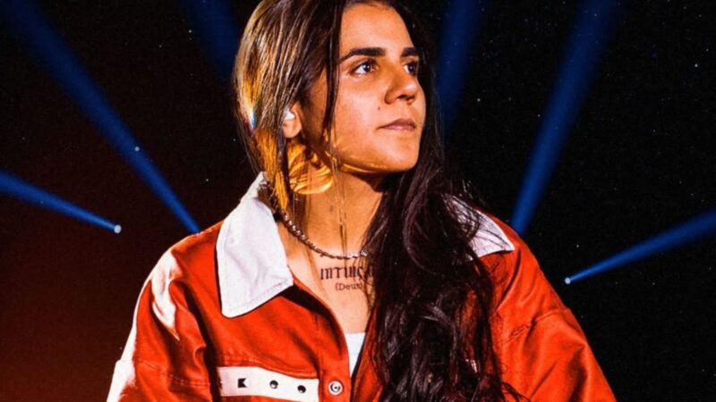 Yasmin Santos estreia o show do projeto “Intuição”, em São Paulo.