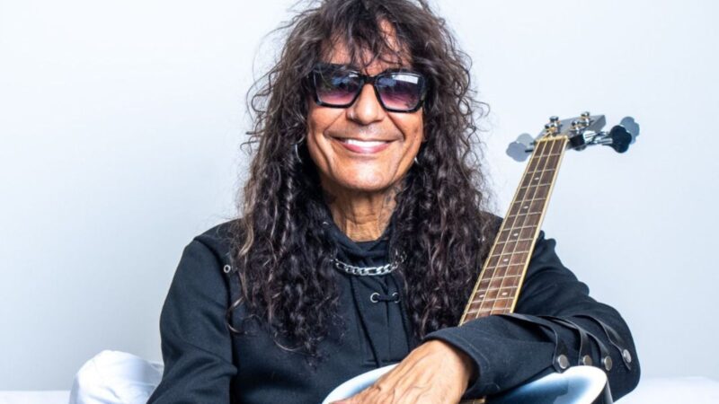 Luiz Caldas celebra sua trajetória no Sesc 14 Bis e no CPF do Sesc com show “Voz e Violão” e bate-papo sobre o álbum que deu origem ao axé.