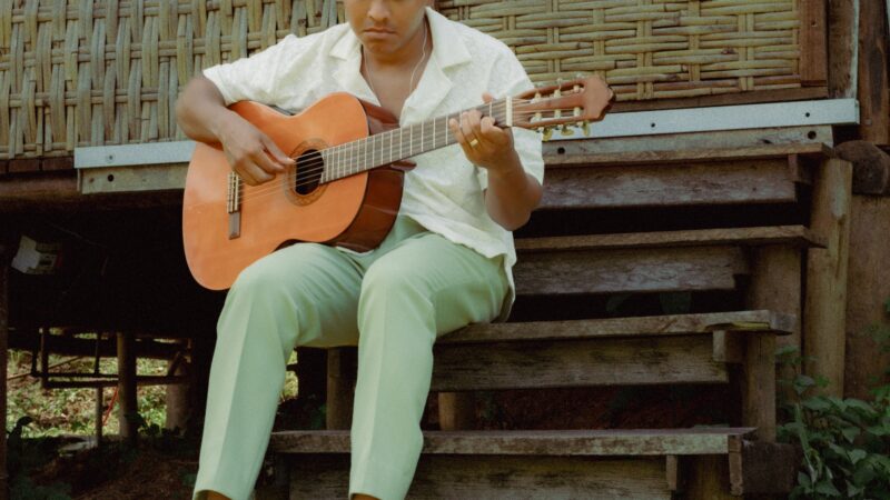 Zecca Gomes aposta na MPB contemporânea para perseguir o sonho da música.