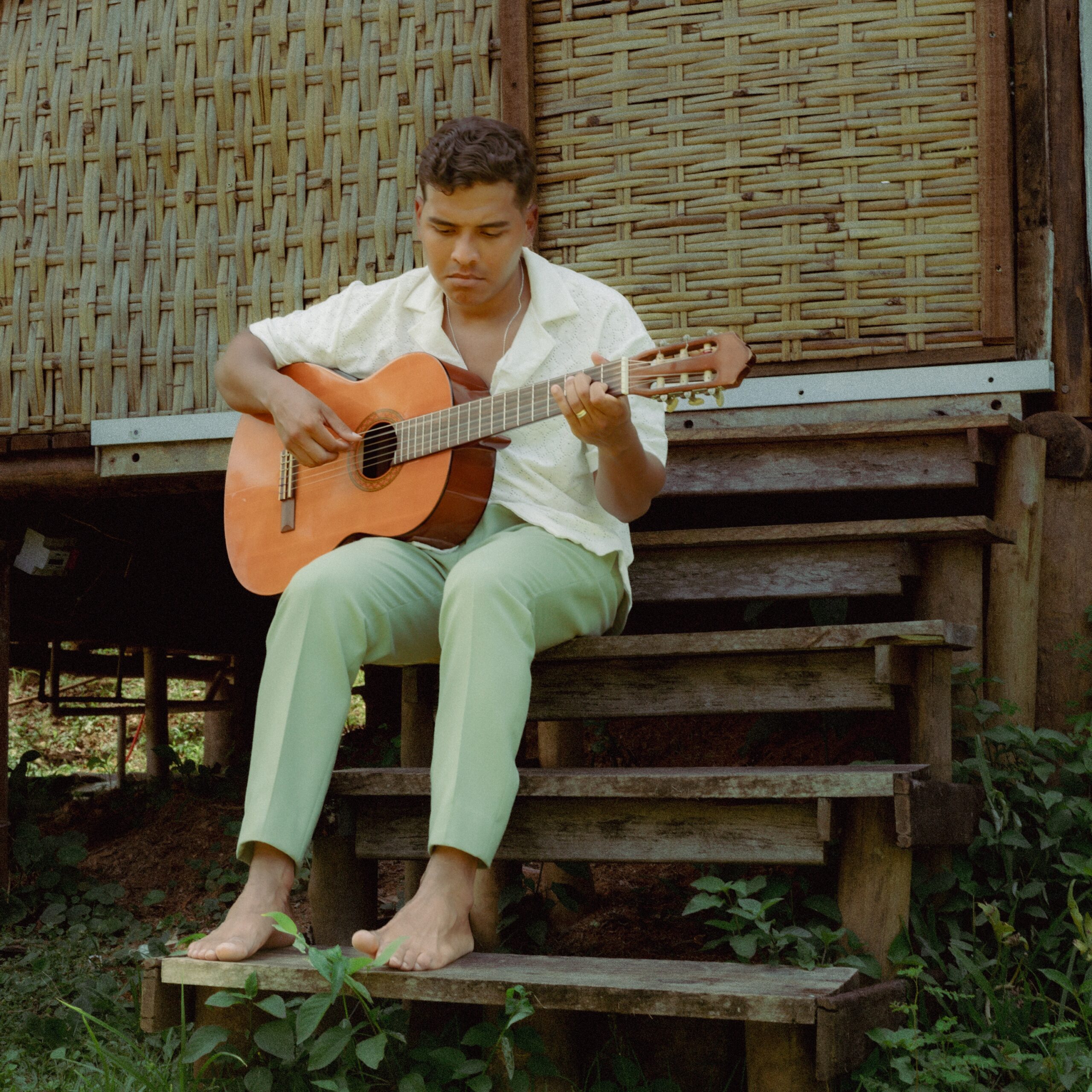 Zecca Gomes aposta na MPB contemporânea para perseguir o sonho da música.