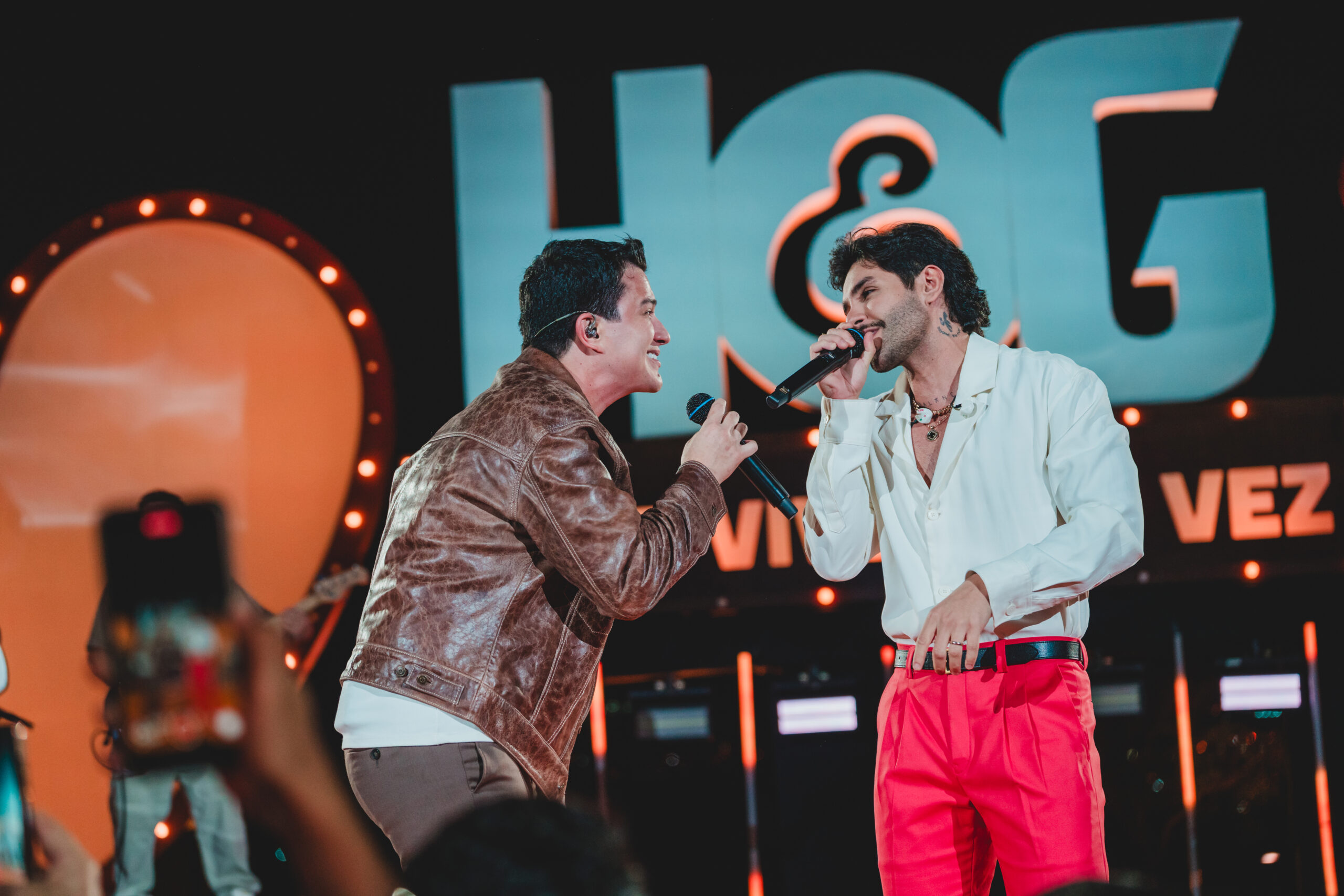 Hugo e Guilherme reúnem clássicos do sertanejo universitário no EP ‘No Pelo 360 – Ao Vivo em Cuiabá – Volume 1’