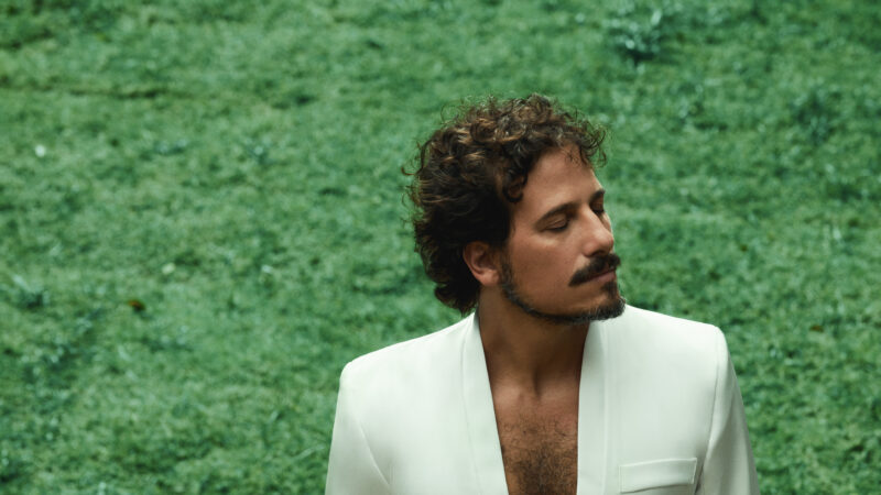 Leal celebra repertório de seu último disco no palco do Blue Note São Paulo.