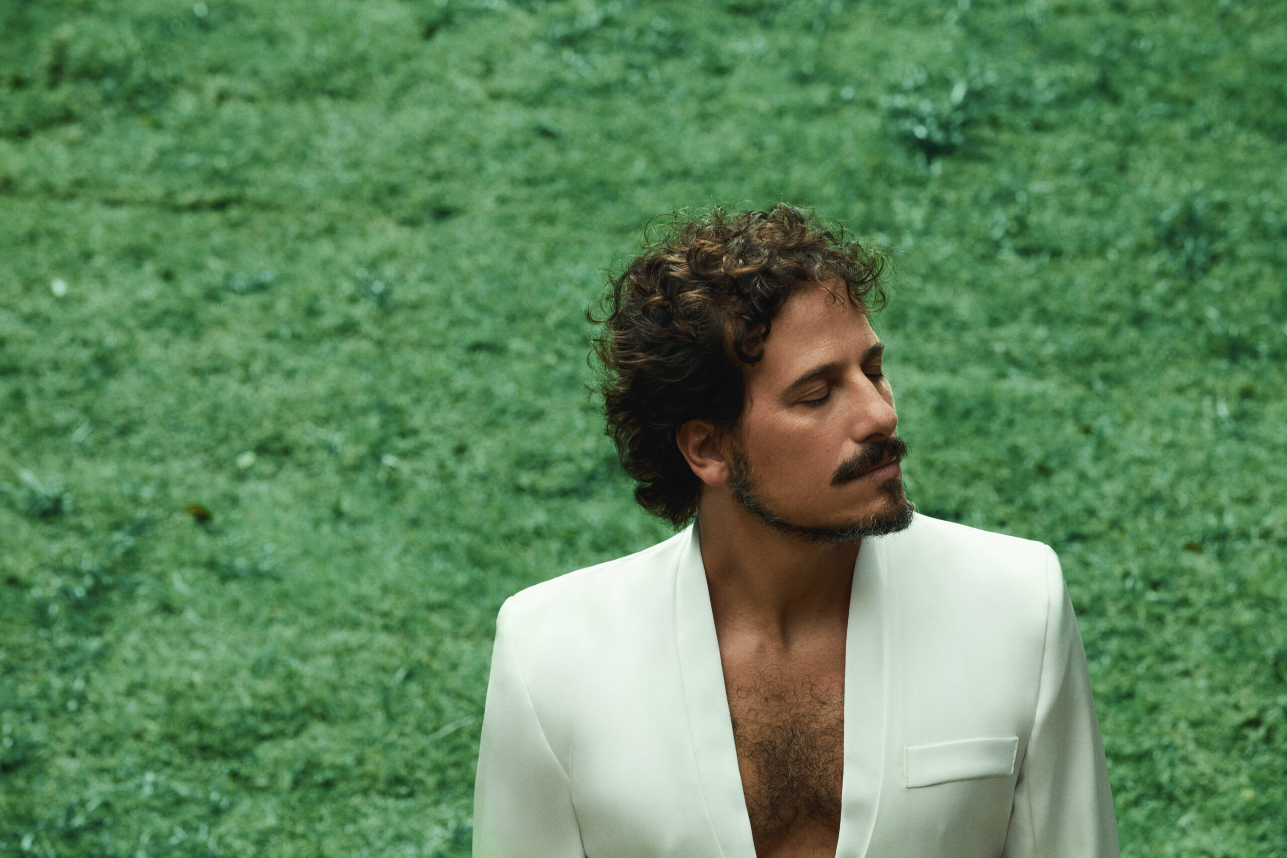 Leal celebra repertório de seu último disco no palco do Blue Note São Paulo.