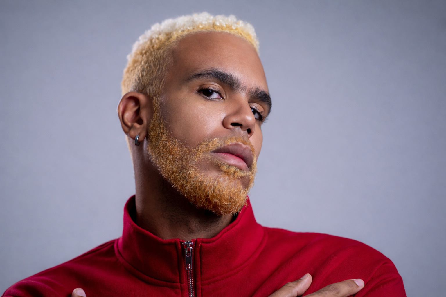 Hiran volta ao hip-hop e lança “IMUNDO com Luedji Luna; single antecipa novo disco.