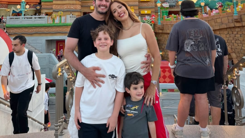 Jonas Esticado aproveita férias em família em Orlando.