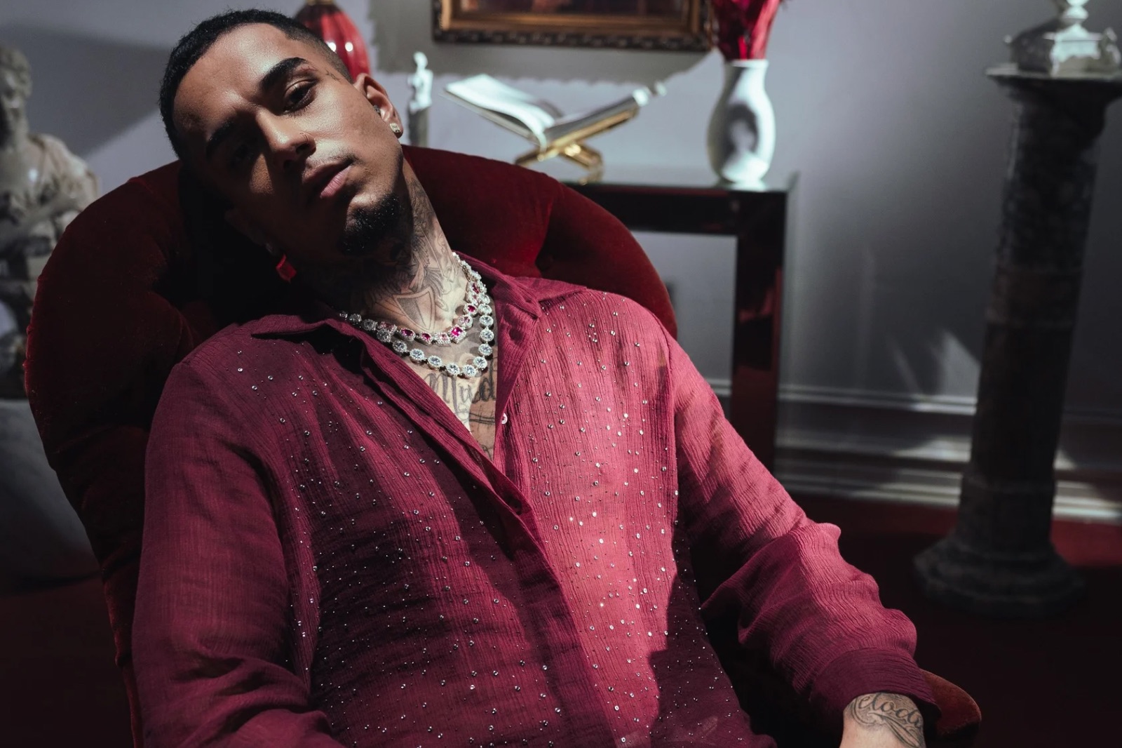 Veigh anuncia a gravação do audiovisual “EVOM – A Última Dança” em São Paulo.