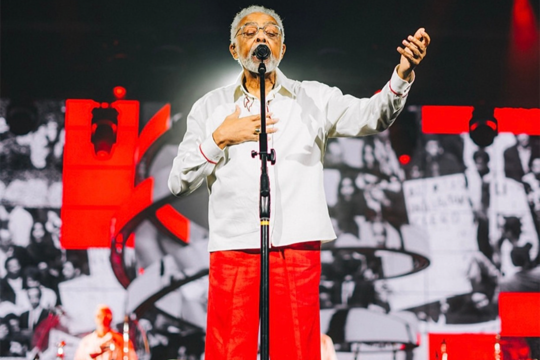 Gilberto Gil realiza último show da turnê TEMPO REI neste sábado (28), no Allianz Parque, em São Paulo.