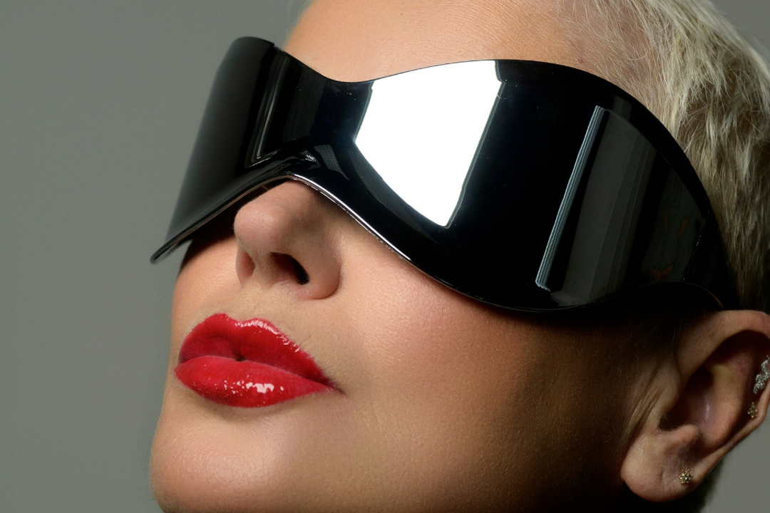 Xuxa anuncia show “O Último Voo da Nave”, no Maracanã (RJ).