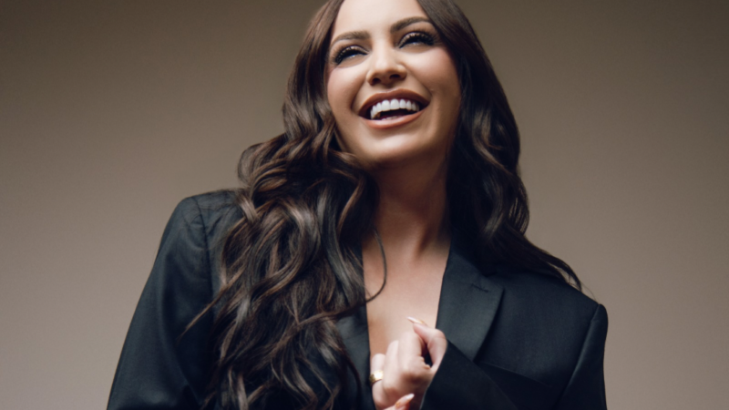 Raphaela Santos lança primeiro volume do projeto “Ao Vivo na Paraíba” e destaca sucesso de “Rasga Minha Roupa” em nova versão ao vivo.