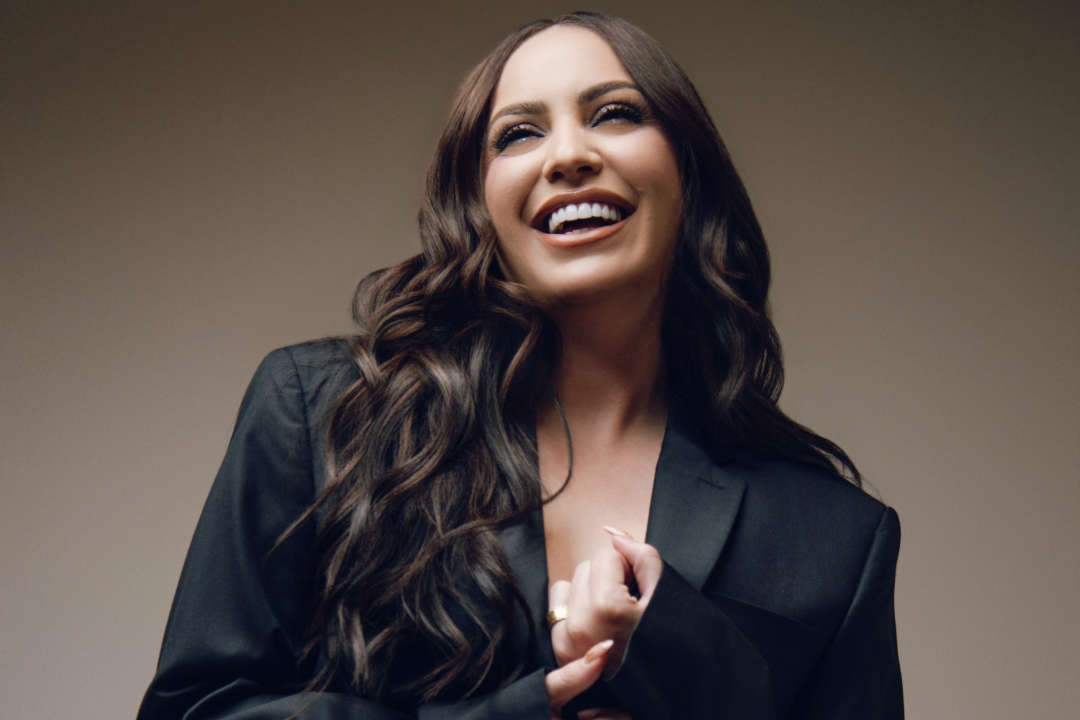 Raphaela Santos lança primeiro volume do projeto “Ao Vivo na Paraíba” e destaca sucesso de “Rasga Minha Roupa” em nova versão ao vivo.