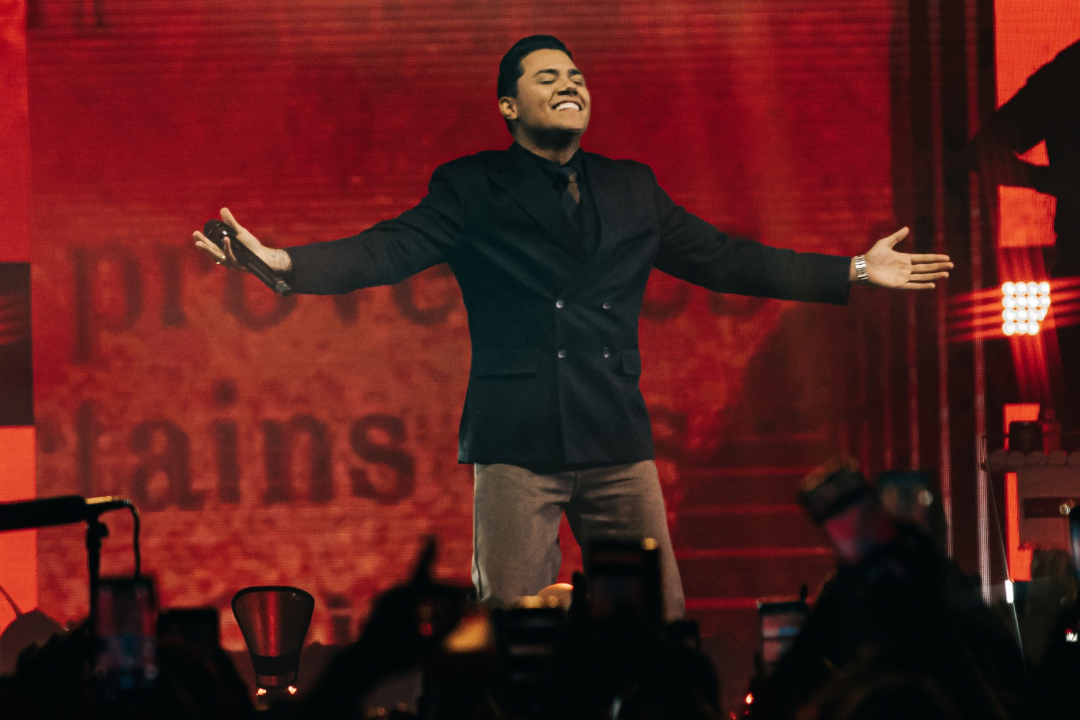 Felipe Araújo estreia turnê “Eu, Felipe Araújo” com casa cheia no Villa Country.