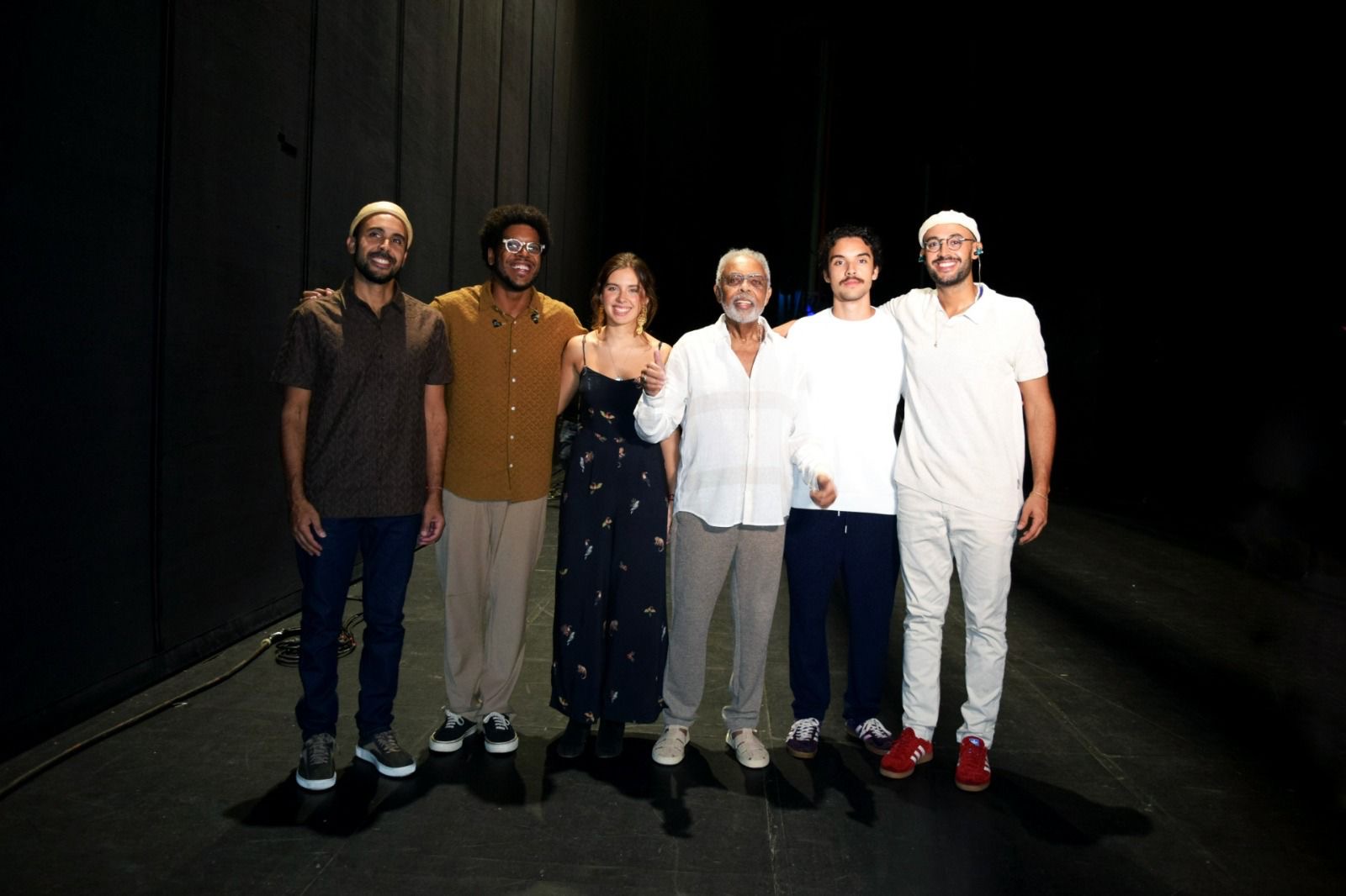 Brasileiros em Paris: Back2Black Festival estreia em Paris no Théâtre du Châtelet com Gilberto Gil, Agnes Nunes, roda de samba, obras de Carybé e exibição de 3 Obás de Xangô.