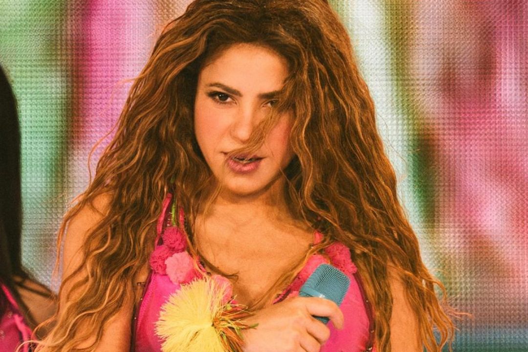 Dançando Waka Waka como Shakira.