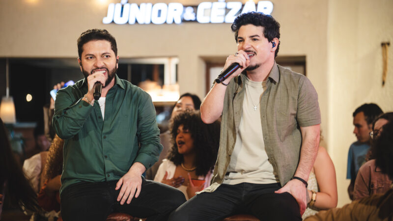Júnior e Cézar apresentam a sequência do projeto “Daquele Jeitão” com faixas inéditas.