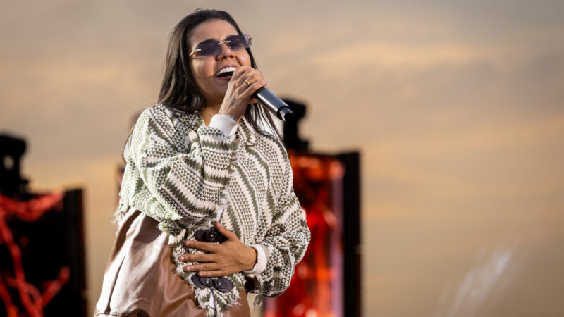 Yasmin Santos lança “Intuição Vol.2” e aposta no romantismo de “200 Anos” como símbolo de amor para a vida inteira.