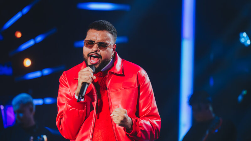 Yan celebra noite histórica em São Paulo com casa lotada e grandes encontros musicais.