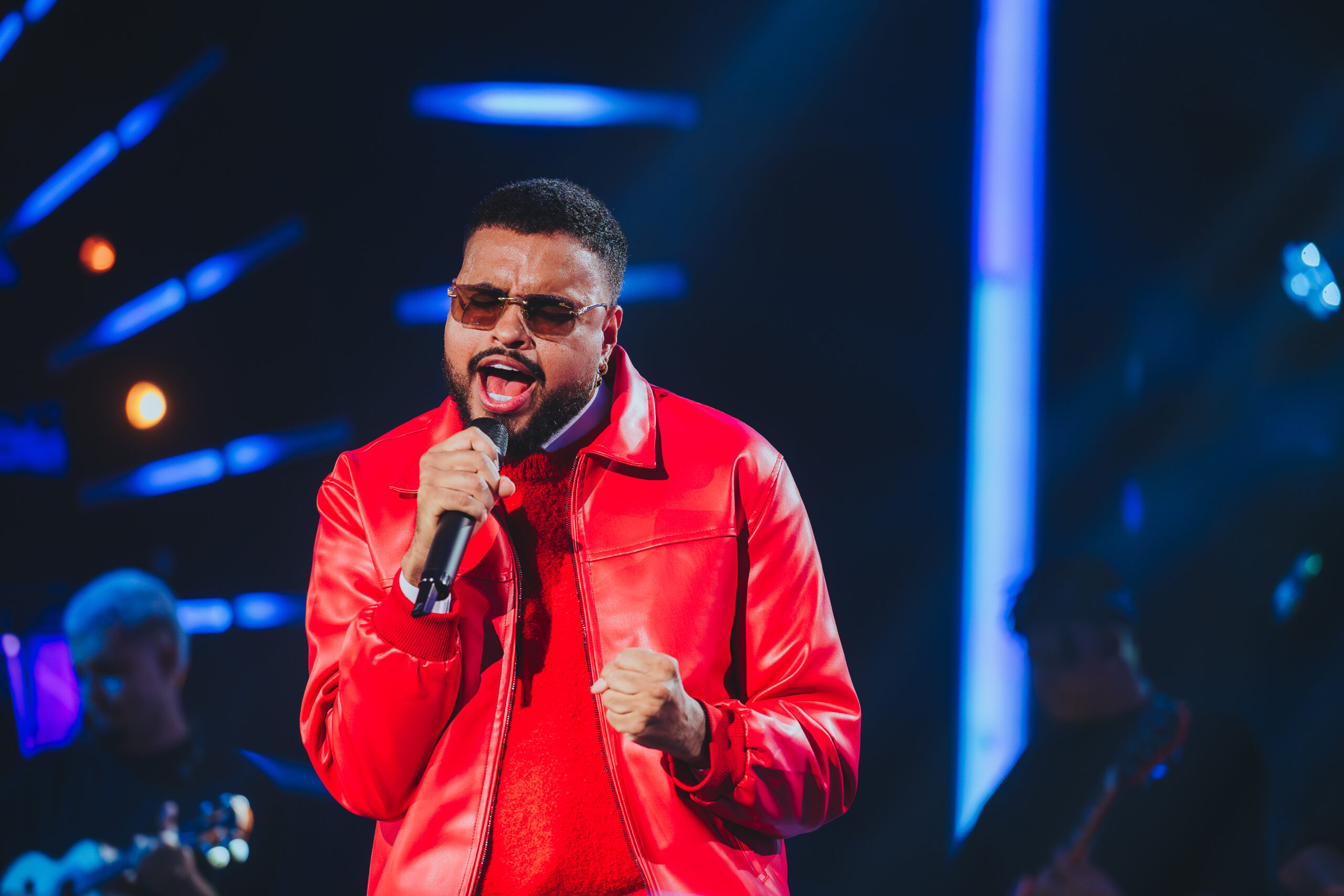 Yan celebra noite histórica em São Paulo com casa lotada e grandes encontros musicais.