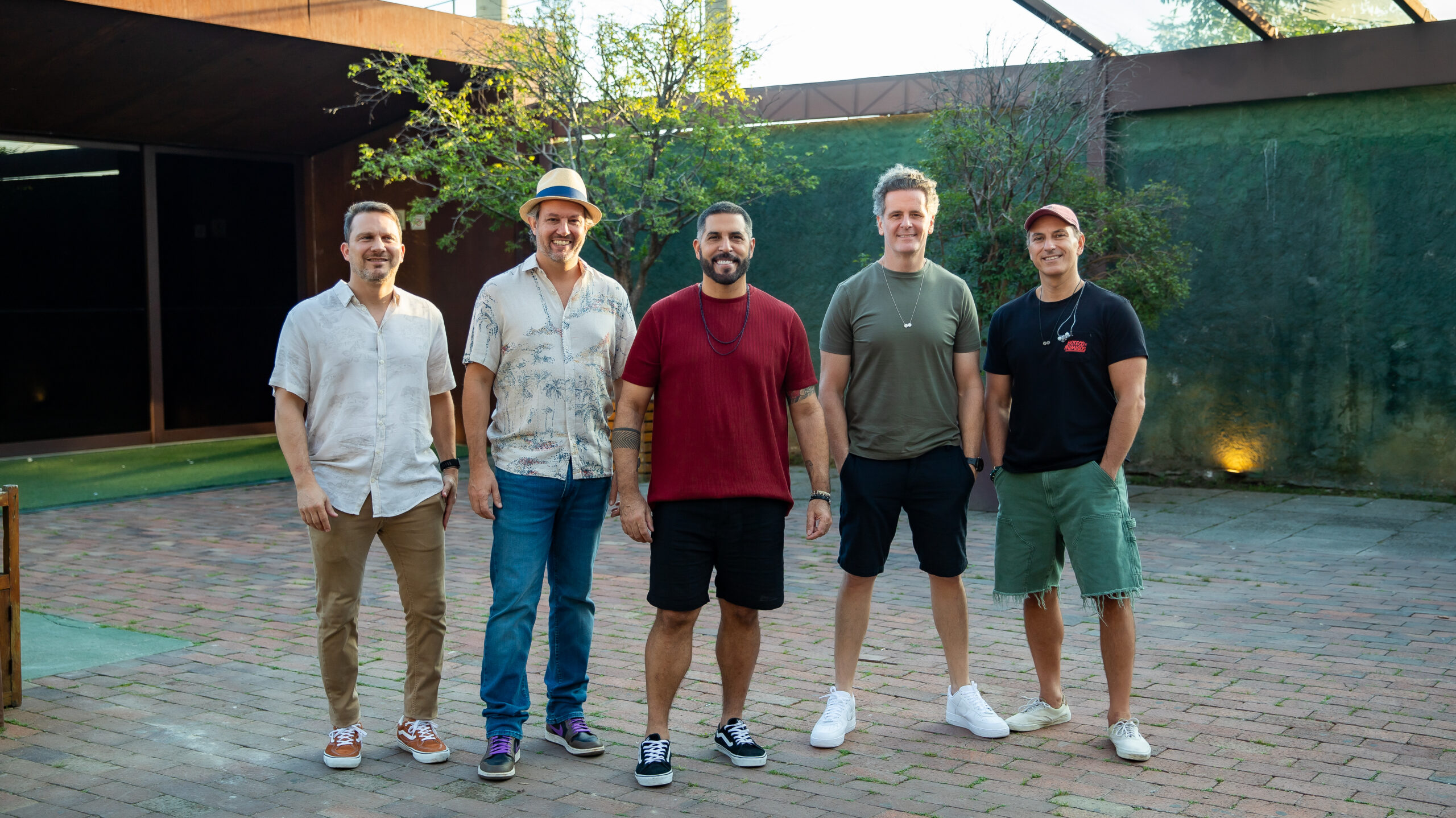 Inimigos da HP lança a inédita “Condomínio Fechado”