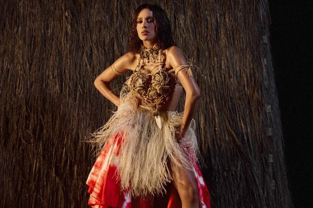 Com fé, raiz e funk, Anitta lança “EQUILIBRIVM”, seu álbum mais confessional.
