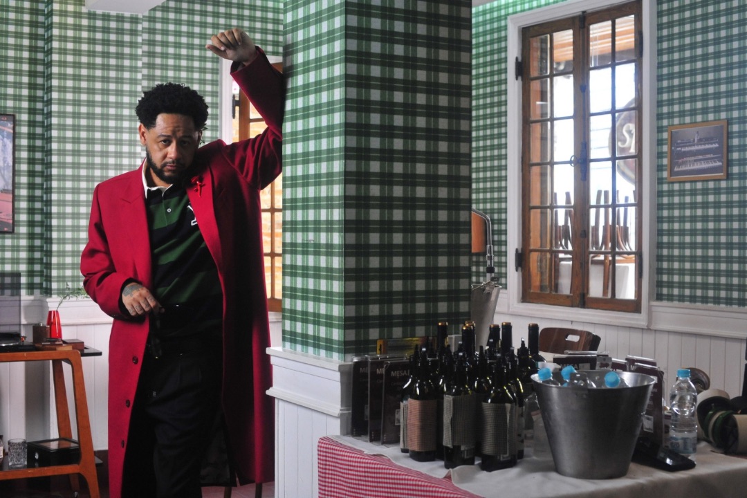 Emicida anuncia participações de Projota e Rashid nos shows de São Paulo.