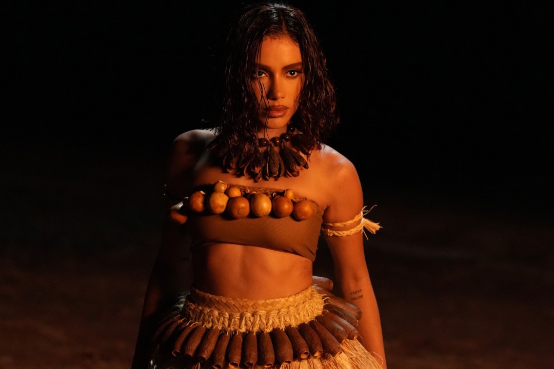 Anitta lança audiovisual de “Meia-Noite” e avança na narrativa visual de “Equilibrivm”