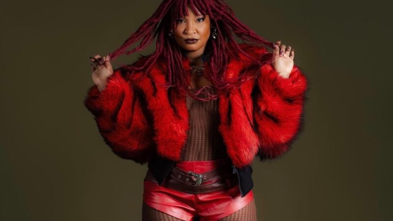 Larissa Luz apresenta vídeo-manifesto “Você não Está Sozinha”, que faz alerta contra a violência de gênero.