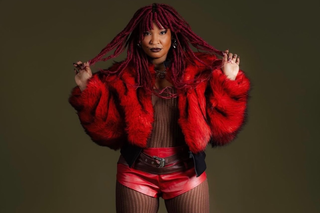 Larissa Luz apresenta vídeo-manifesto “Você não Está Sozinha”, que faz alerta contra a violência de gênero.