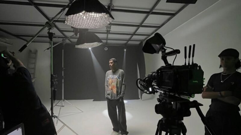 Matheus Tavares funde pop e R&B com a batida do UK Garage no single autoral “Só Penso Em Você”