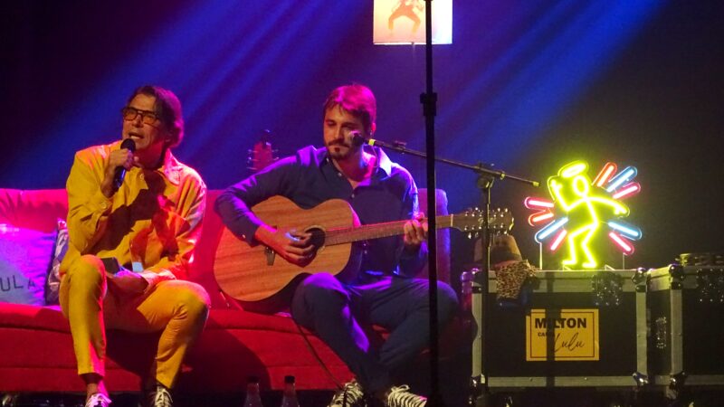 Milton Guedes lota teatro em São Paulo e consagra início da turnê “Milton Canta Lulu” pelo Brasil.