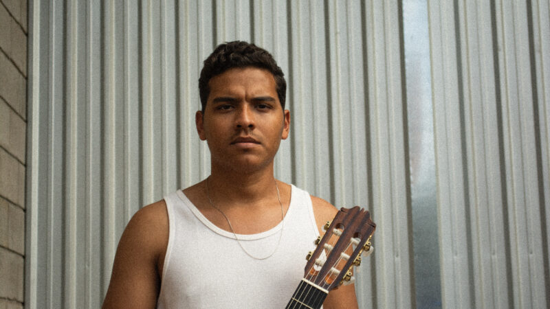“Mais Do Que Cores”: Zecca Gomes transforma brasilidade e afeto em novo EP.