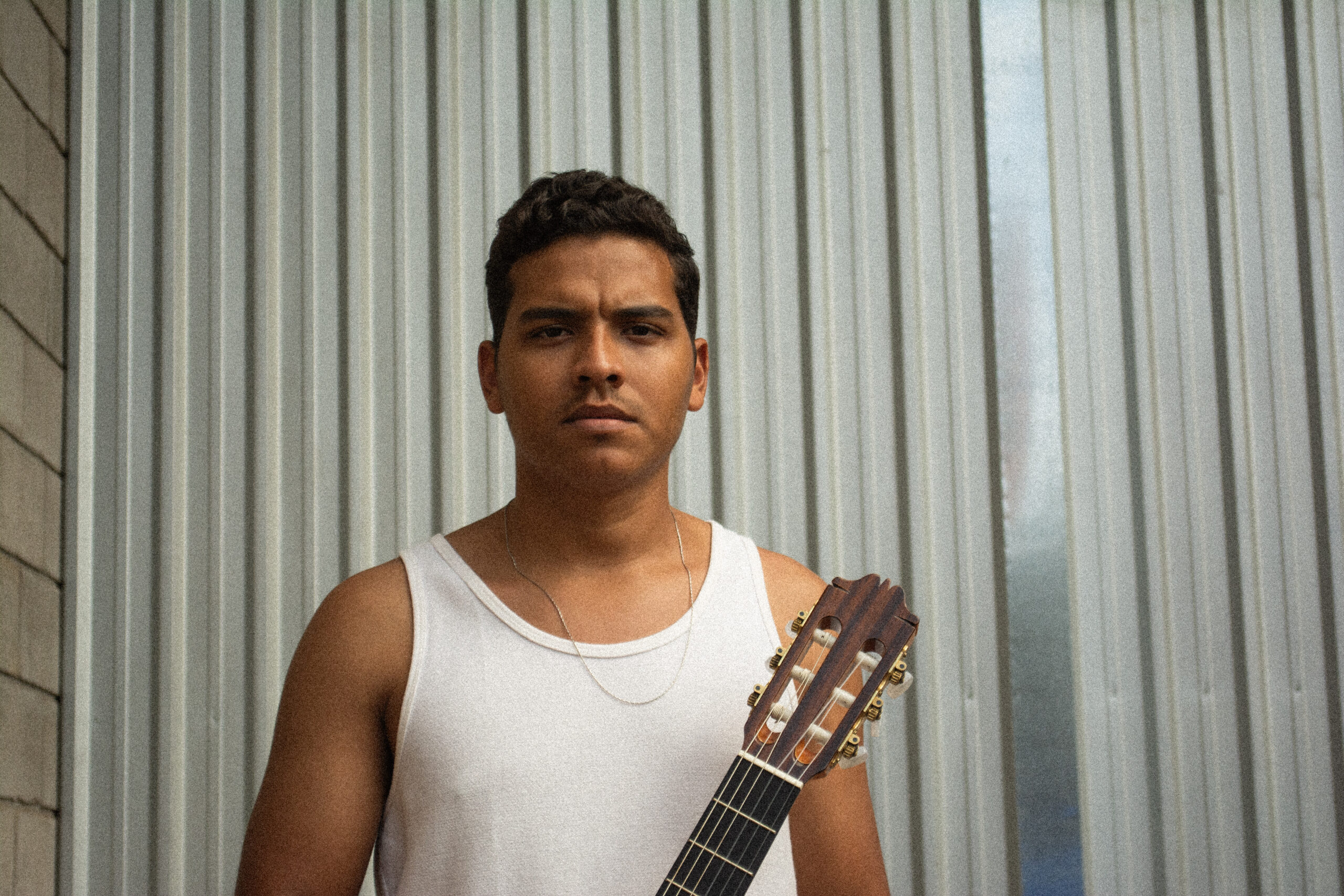 “Mais Do Que Cores”: Zecca Gomes transforma brasilidade e afeto em novo EP.