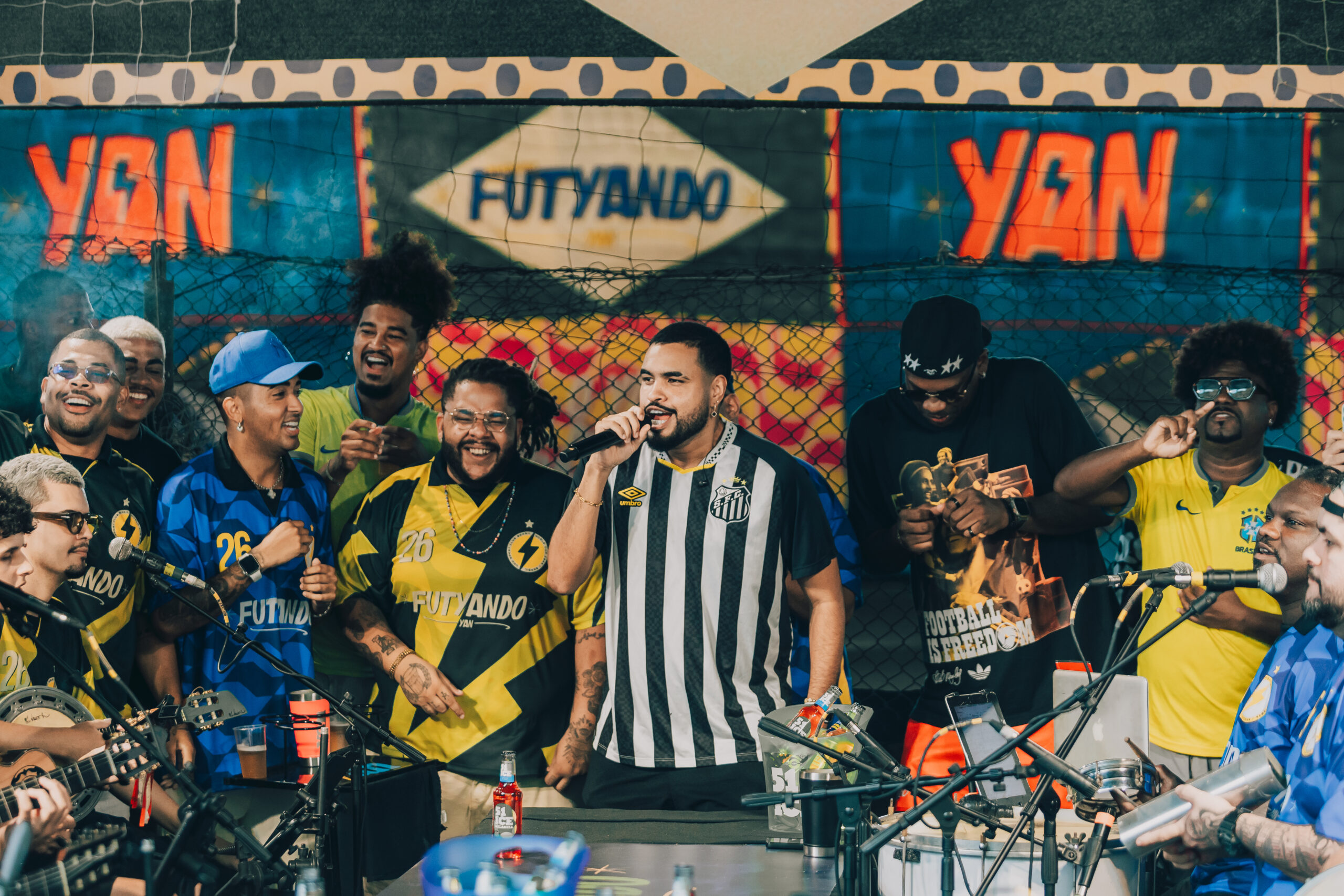 Yan convoca a torcida para viver a Copa do Mundo ao som de pagode no FutYANdo, no Rio.