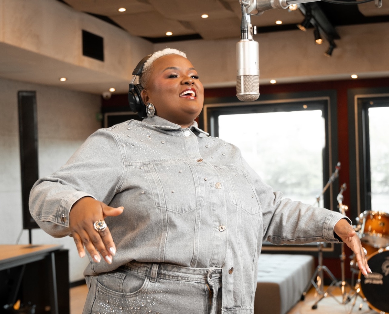 Vencedora do Estrela da Casa, Thainá Gonçalves aposta na mistura do jazz com R&B em seu primeiro single.