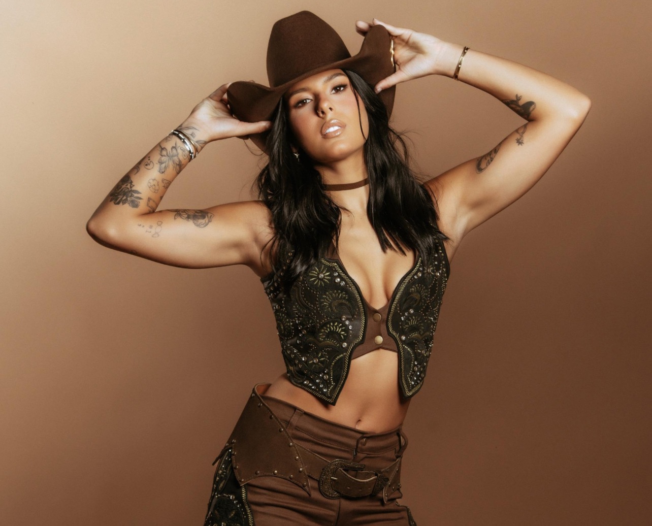 Ana Castela inaugura nova fase com “Fire Arena”