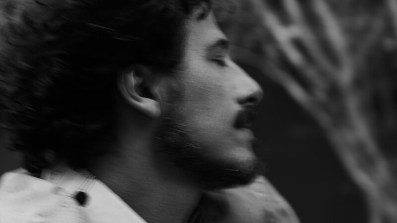 Leal apresenta “LEAL Circulando” no Teatro Centro da Terra.