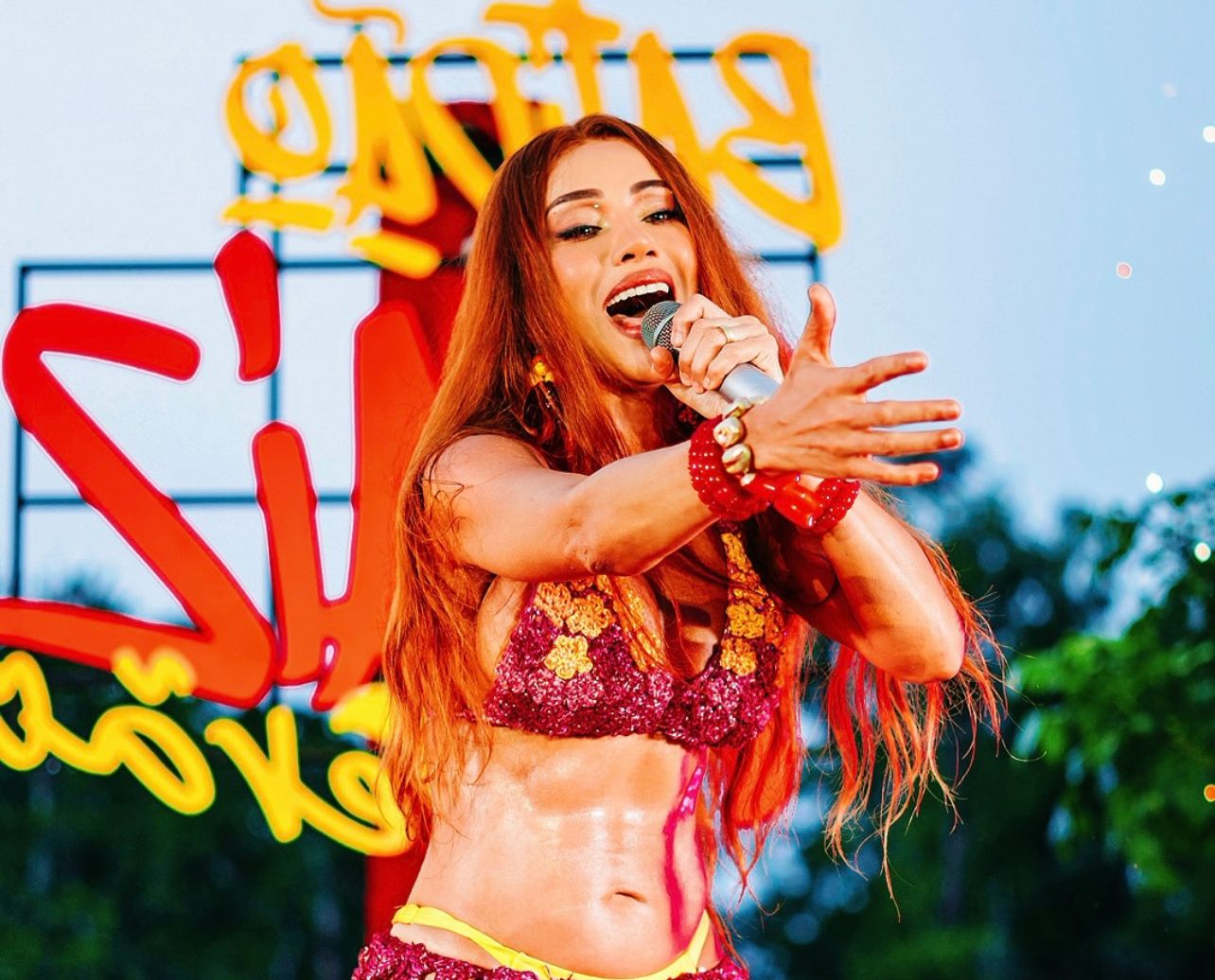 Viviane Batidão celebra o verão Amazônico em “Deixa de ser besta”
