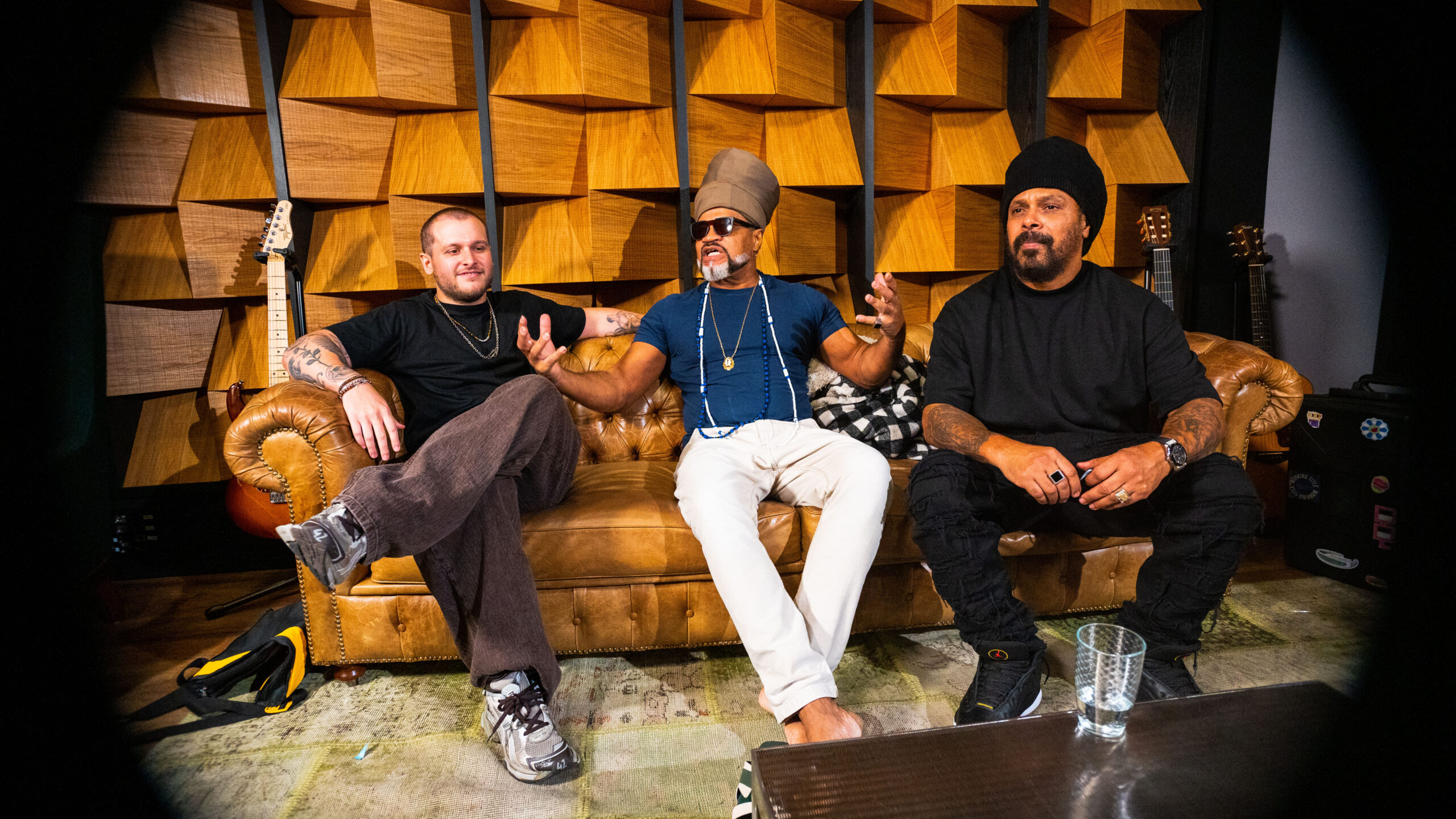 Em clima de Copa do Mundo, Carlinhos Brown, Marcelo Falcão e Bruno Martini se unem no novo single “Eu Me Chamo Brasil”