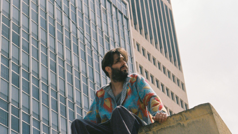 Salvador Sobral anuncia primeiro álbum inteiramente.