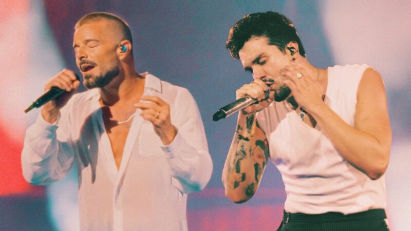 Ricky Martin revisita seu hit icônico “Te Extraño, Te Olvido, Te Amo” em nova versão em português ao lado de Luan Santana.
