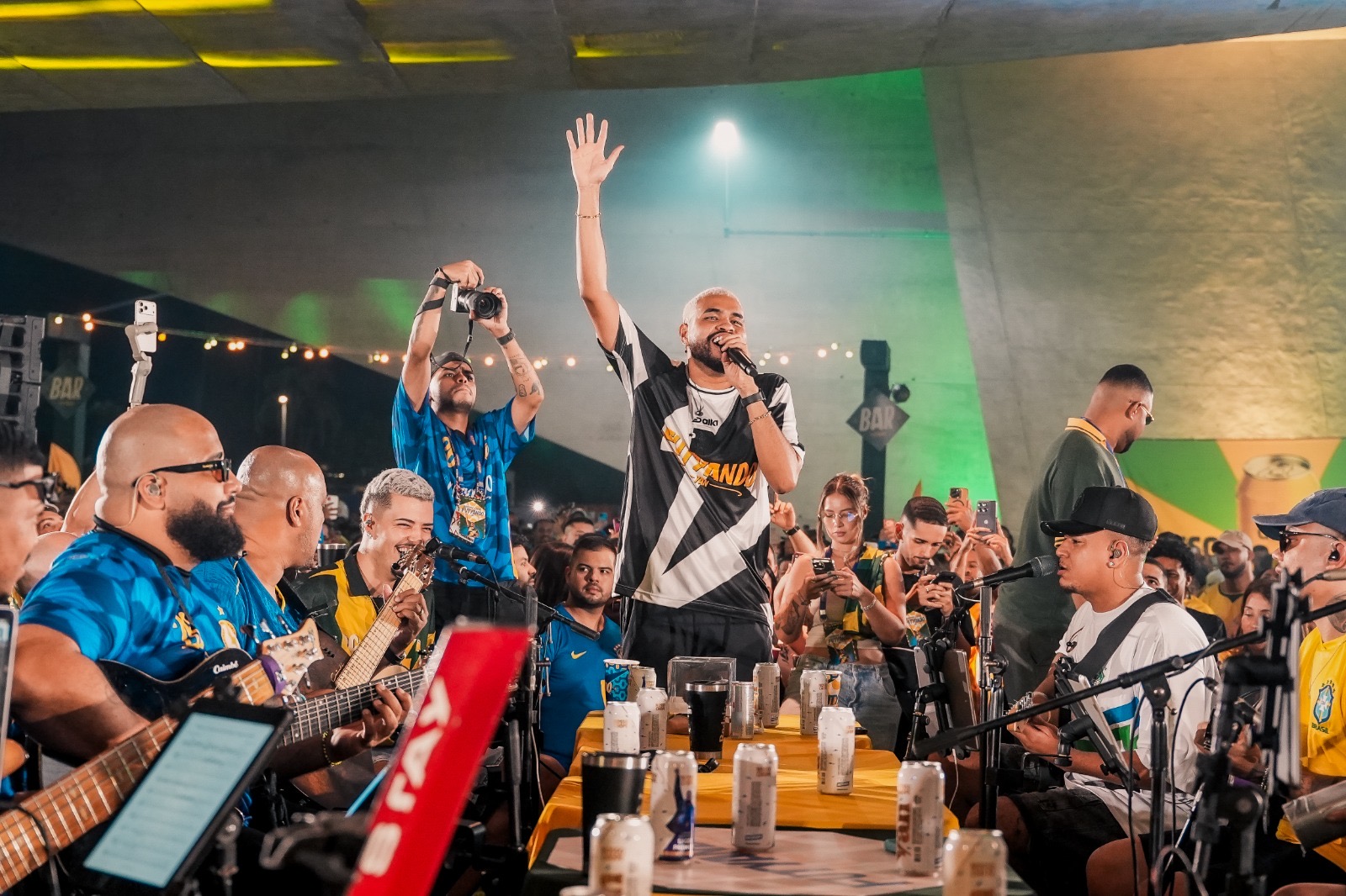 De surpresa, Yan lança “FutYANdo – Ao Vivo na Copa” com participações de Léo Santana e Benzadeus.