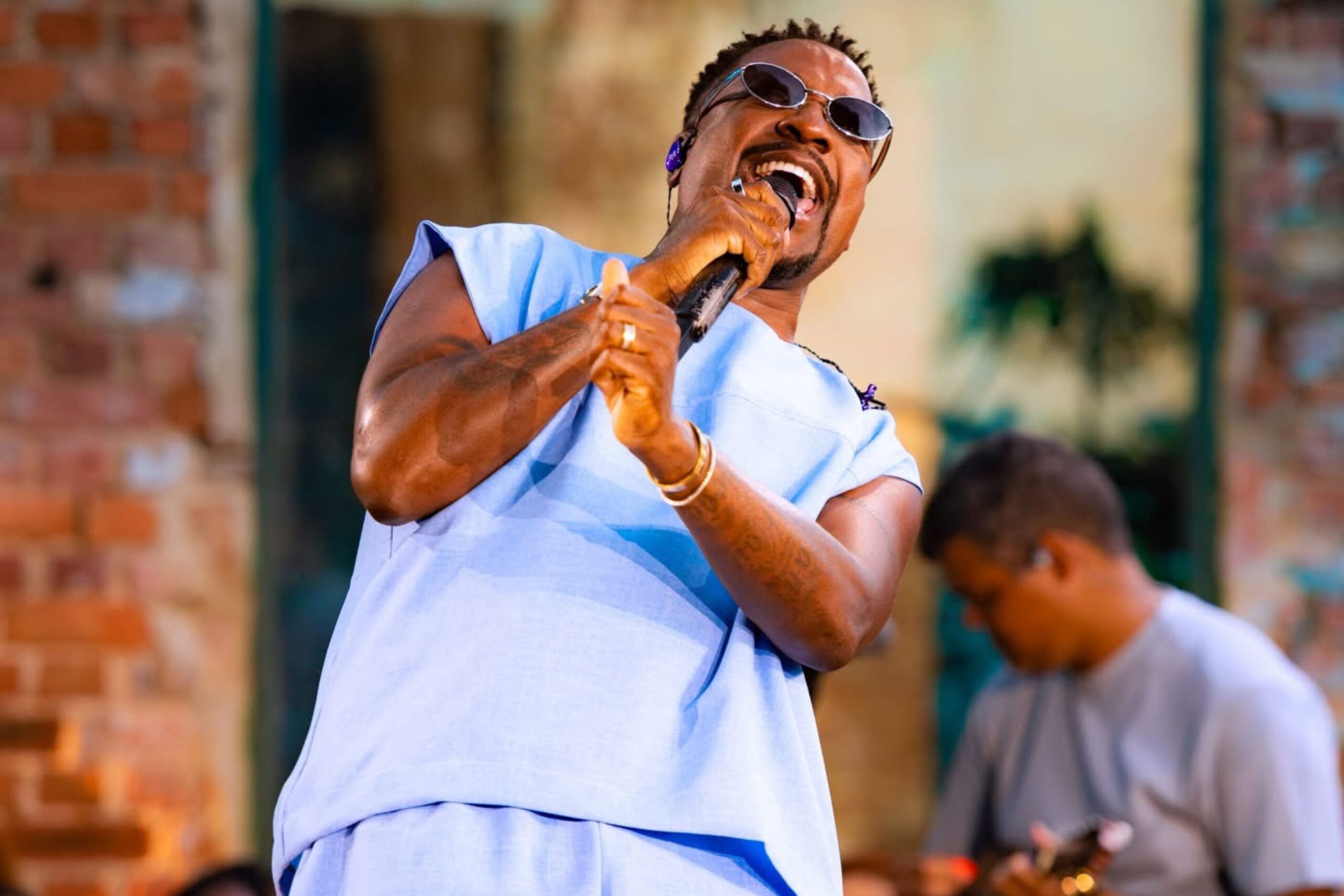 Mumuzinho estreia turnê de “Simples Assim” no Pagode da Feira, no Rio de Janeiro.