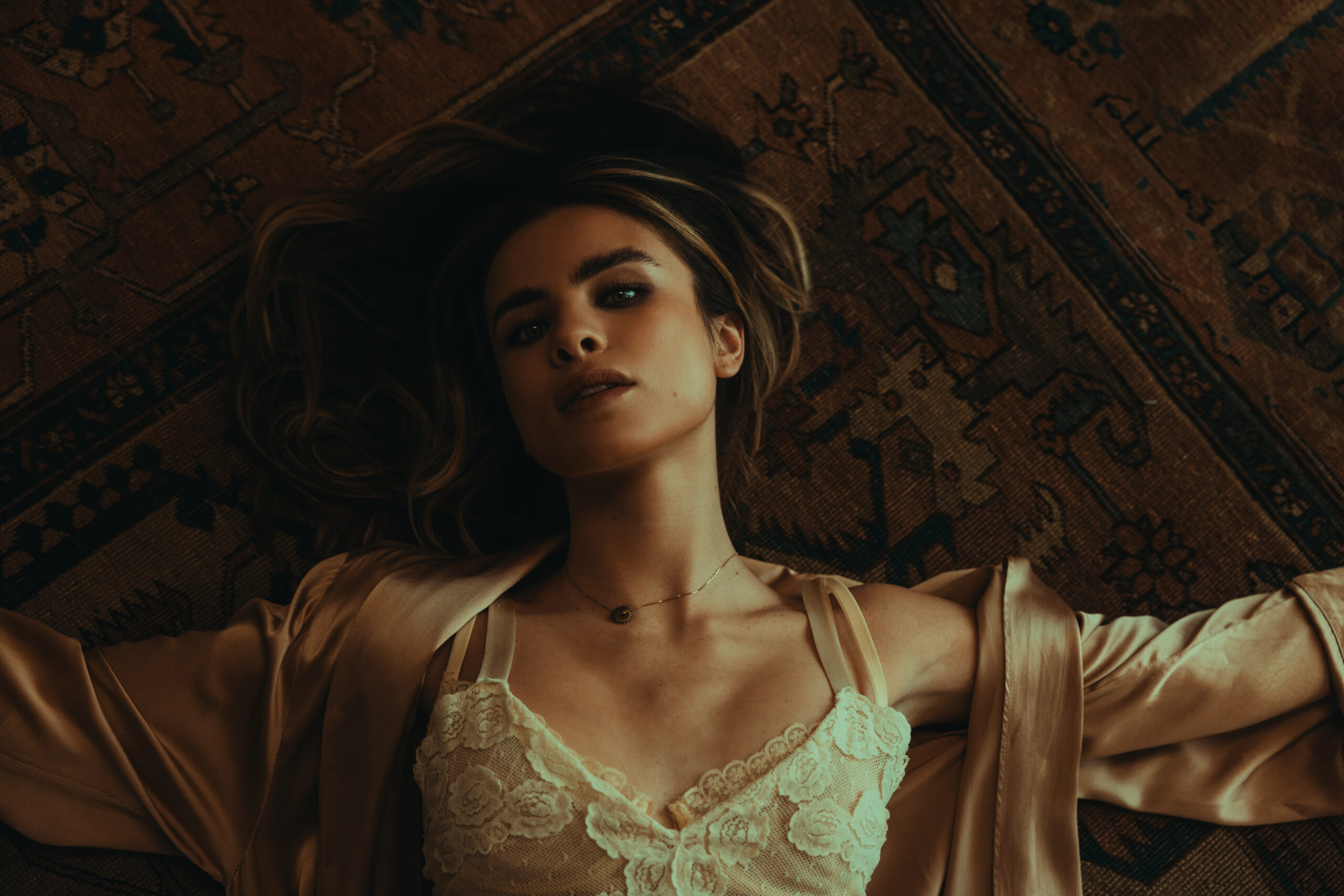 GIULIA BE lança clipe de “911” e completa álbum homônimo nas plataformas, com 21 músicas em três idiomas.