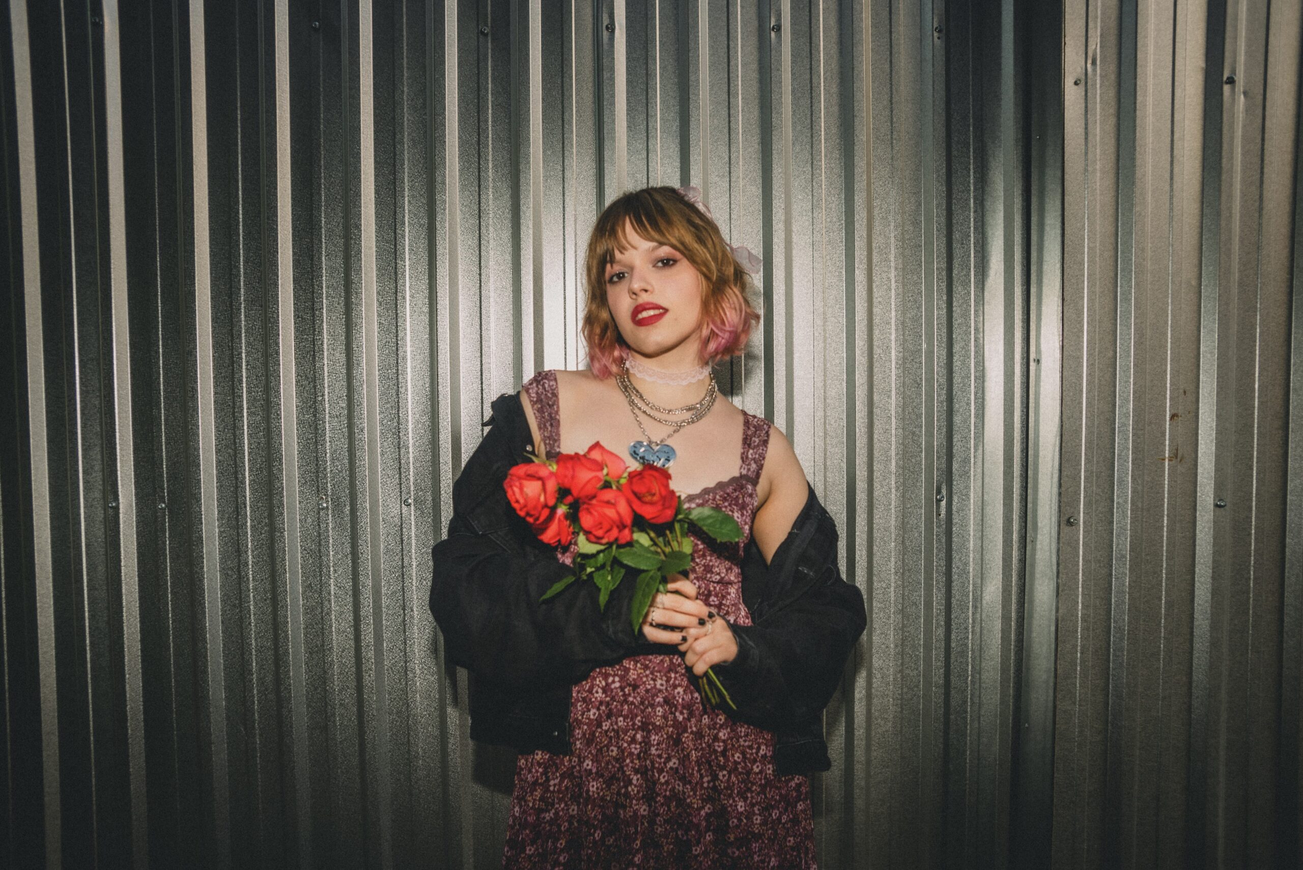 Belle Lune lança a música mais íntima da carreira após viralização com “crush do metrô”